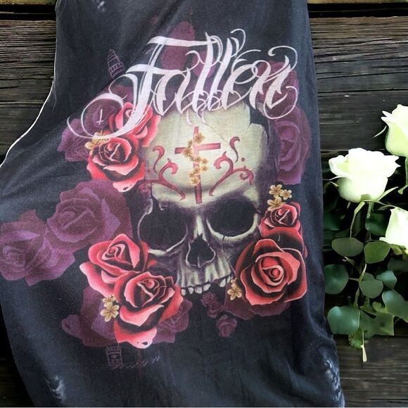 Fallen l Top, Sleep Top l Skull & Roses Design l 1X l VGUC - Picture 7 of 10